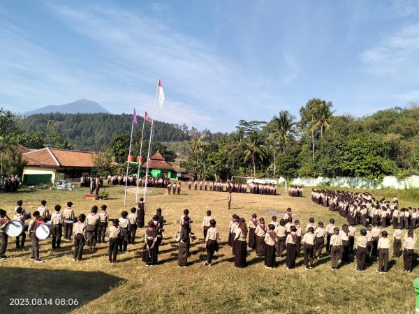 Upacara Peringatan HUT Pramuka ke-62 SMP Negeri 1 Jatinegara penuh dengan Semangat Kepanduan